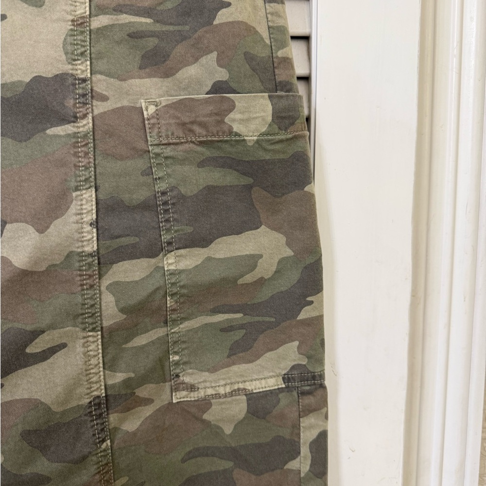 American Eagle Outfitters Camouflage Wide Leg Pants - Picture 3 of 8